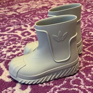 Adidas Women's Light Gray Winter Boots